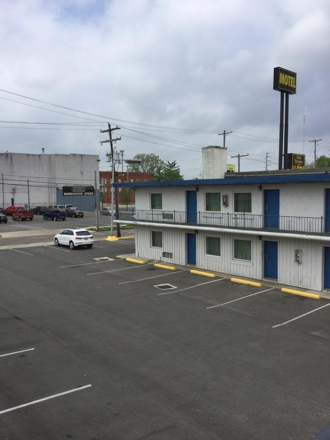 Inn Towne Motel Columbus Buitenkant foto